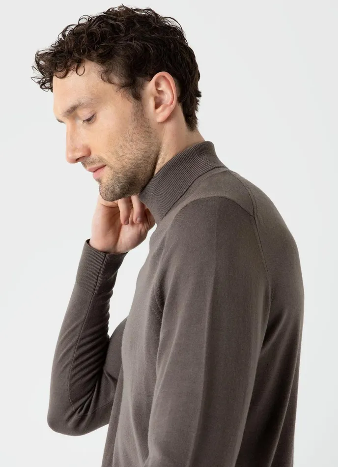 ExtraFine Merino Roll Neck Cedar Men SUNSPEL Knitwear
