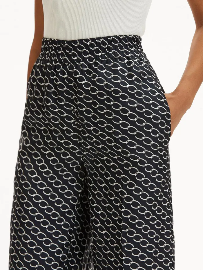 Small Oscar ChainLink Pant Ivory Navy Women Oscar De La Renta Pants and Skirts Small Oscar ChainLink Pant Ivory Navy Women Oscar De La Renta Pants and Skirts