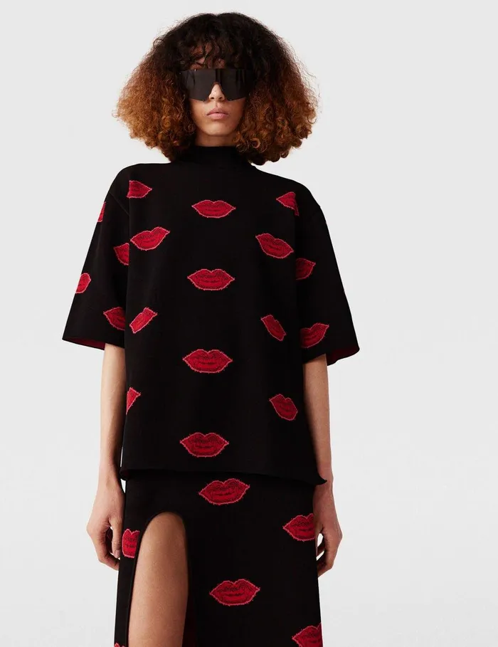 Stella McCartney Knitwear Women Lips Graphic Knit HighNeck Top Black And Red Stella McCartney Knitwear Women Lips Graphic Knit HighNeck Top Black And Red