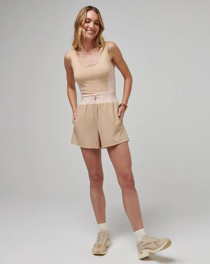 TravisMathew DAWN GLOW TECH WOVEN ROMPER Cuban Sand Women Jumpsuits and Rompers