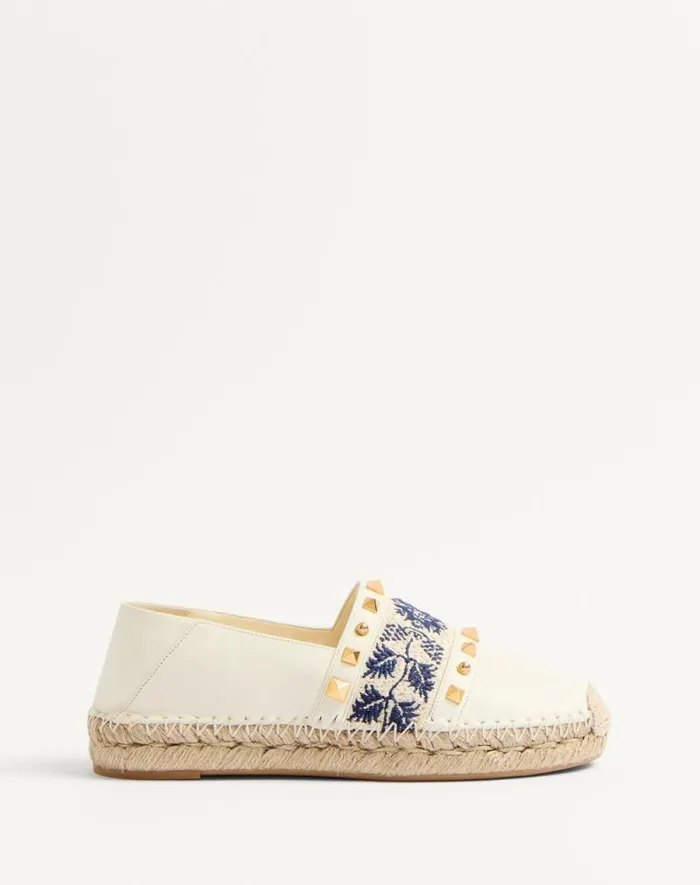 Valentino Espadrilles And Wedges Woman Espadrille In Nappa With Grape Embroidery 20mm For Woman In Ivorynaturalblue Ivorynaturalblue Valentino Espadrilles And Wedges Woman Espadrille In Nappa With Grape Embroidery 20mm For Woman In Ivorynaturalblue Ivorynaturalblue