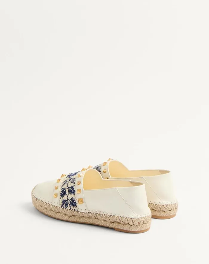 Valentino Espadrilles And Wedges Woman Espadrille In Nappa With Grape Embroidery 20mm For Woman In Ivorynaturalblue Ivorynaturalblue Valentino Espadrilles And Wedges Woman Espadrille In Nappa With Grape Embroidery 20mm For Woman In Ivorynaturalblue Ivorynaturalblue