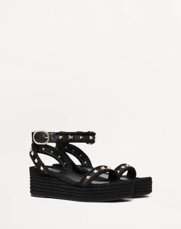 Valentino Espadrilles And Wedges Woman Rockstud Flatform Sandal In Calfskin 45mm For Woman In Poudre Poudre Valentino Espadrilles And Wedges Woman Rockstud Flatform Sandal In Calfskin 45mm For Woman In Poudre Poudre