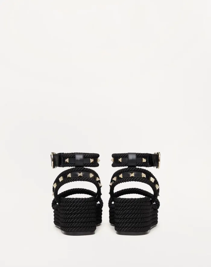 Valentino Espadrilles And Wedges Woman Rockstud Flatform Sandal In Calfskin 45mm For Woman In Poudre Poudre Valentino Espadrilles And Wedges Woman Rockstud Flatform Sandal In Calfskin 45mm For Woman In Poudre Poudre
