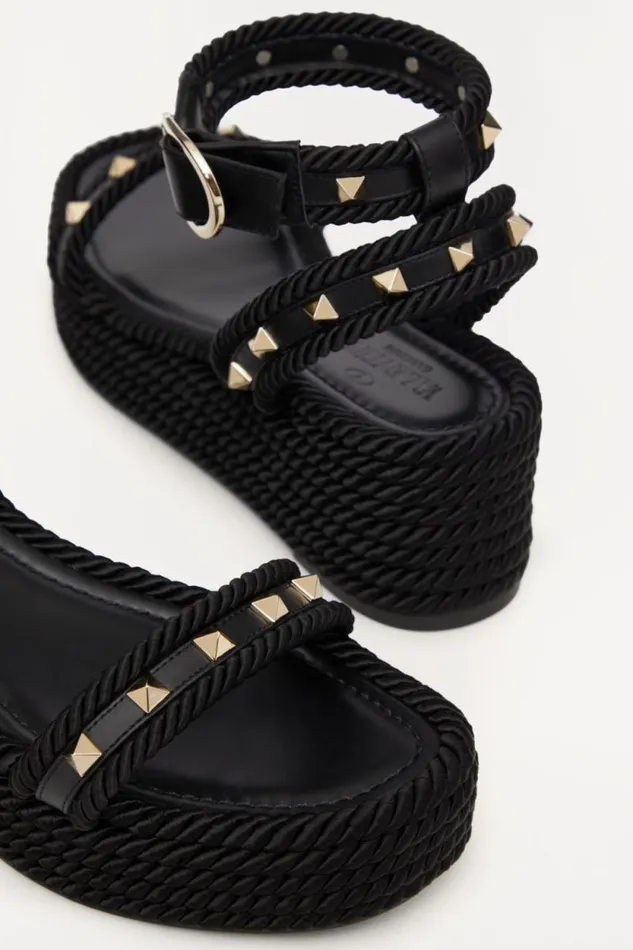 Valentino Espadrilles And Wedges Woman Rockstud Flatform Sandal In Calfskin 45mm For Woman In Poudre Poudre Valentino Espadrilles And Wedges Woman Rockstud Flatform Sandal In Calfskin 45mm For Woman In Poudre Poudre