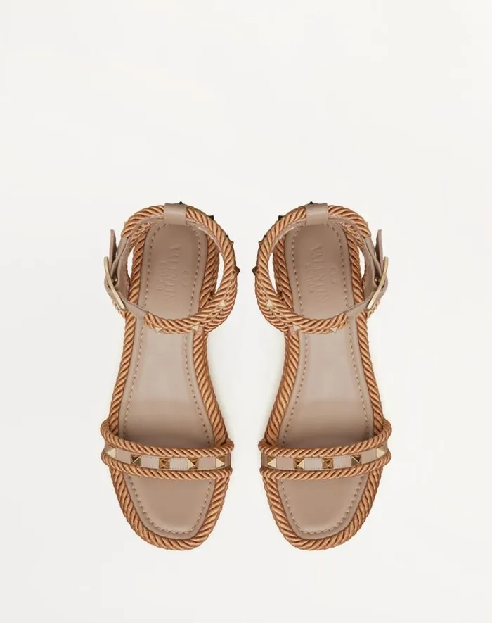 Valentino Espadrilles And Wedges Woman Rockstud Flatform Sandal In Calfskin 45mm For Woman In Poudre Poudre Valentino Espadrilles And Wedges Woman Rockstud Flatform Sandal In Calfskin 45mm For Woman In Poudre Poudre