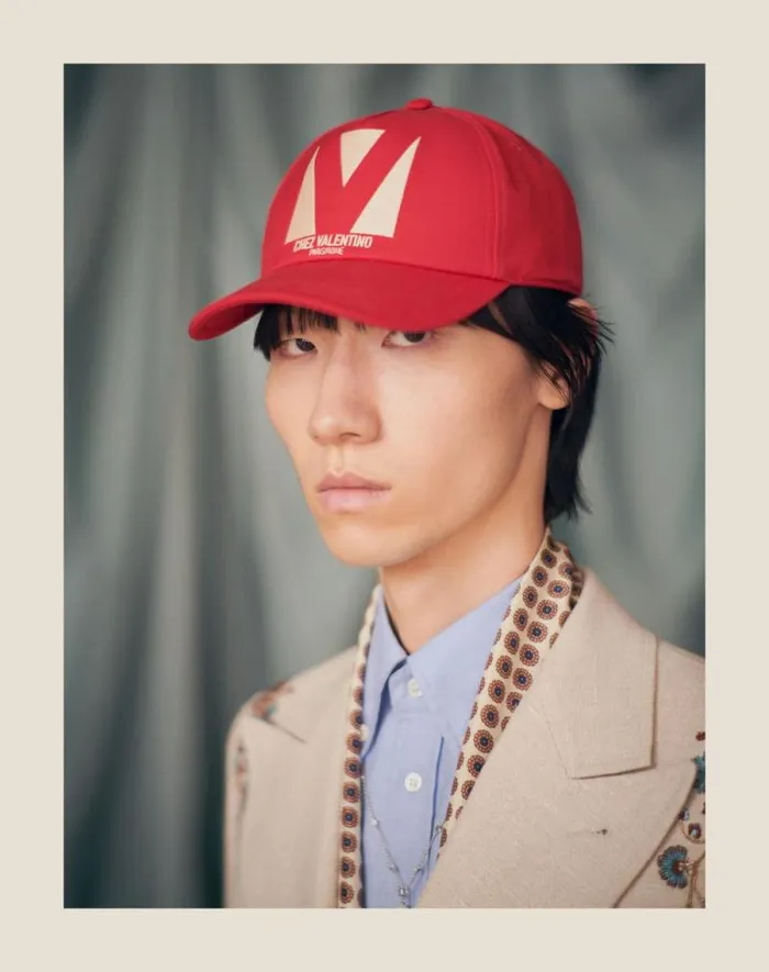 Valentino Hats And Gloves WomanMan Chez Valentino Cotton Baseball Cap With Embroidery For Man In Ivoryblack Ivoryblack Valentino Hats And Gloves WomanMan Chez Valentino Cotton Baseball Cap With Embroidery For Man In Ivoryblack Ivoryblack