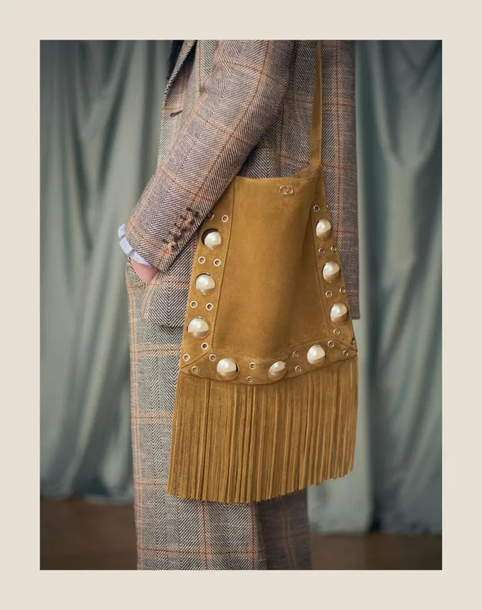 Valentino Shoulder Bags WomanMan Valentino Garavani Nellcte Suede Shoulder Bag With Fringes For Man In Havana Beige Havana Beige Valentino Shoulder Bags WomanMan Valentino Garavani Nellcte Suede Shoulder Bag With Fringes For Man In Havana Beige Havana Beige