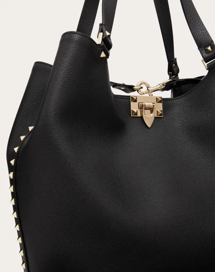 Valentino Totes Woman Valentino Garavani Rockstud Shopping Bag In Grainy Calfskin For Woman In Almond Almond