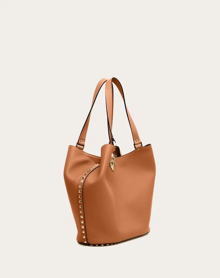 Valentino Totes Woman Valentino Garavani Rockstud Shopping Bag In Grainy Calfskin For Woman In Almond Almond