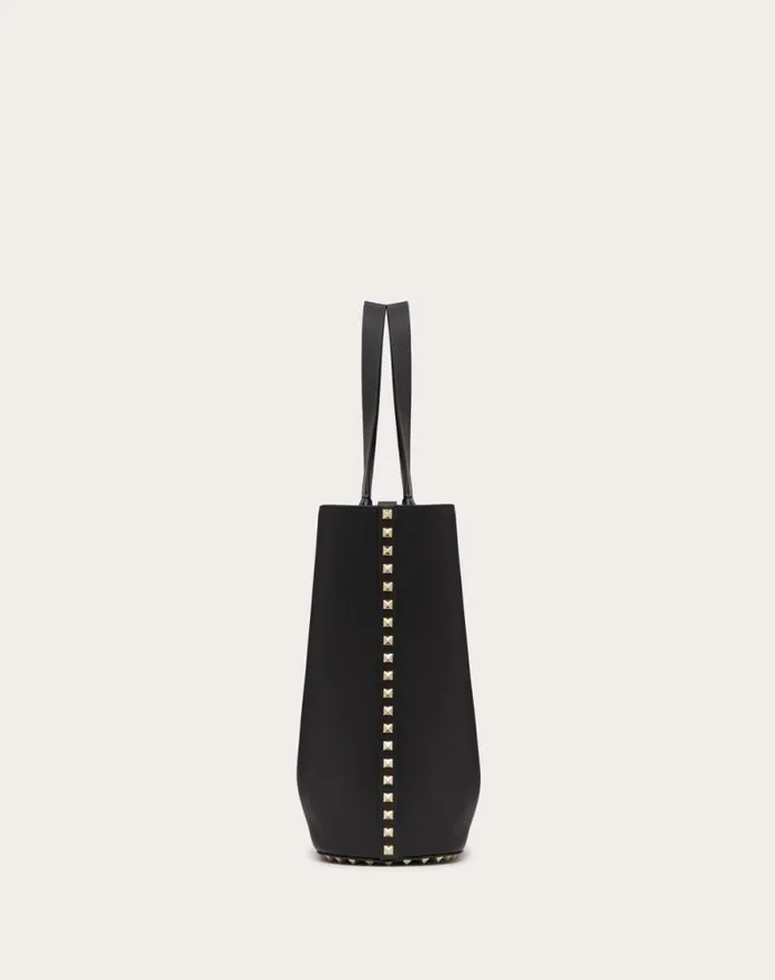 Valentino Totes Woman Valentino Garavani Rockstud Shopping Bag In Grainy Calfskin For Woman In Almond Almond