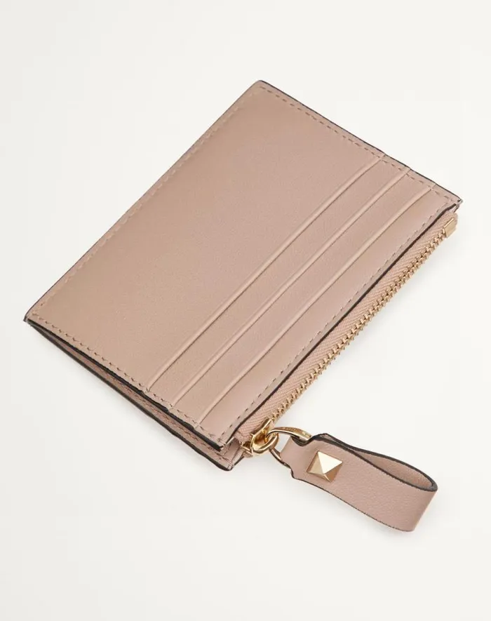 Valentino Wallets And Small Leather Goods Woman Rockstud Calfskin Cardholder With Zipper For Woman In Poudre Poudre Valentino Wallets And Small Leather Goods Woman Rockstud Calfskin Cardholder With Zipper For Woman In Poudre Poudre