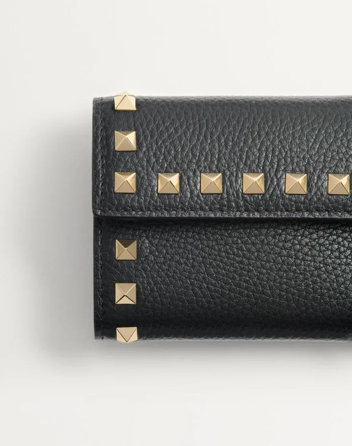 Valentino Wallets And Small Leather Goods Woman Rockstud Trifold Wallet In Grainy Calfskin For Woman In Black Black Valentino Wallets And Small Leather Goods Woman Rockstud Trifold Wallet In Grainy Calfskin For Woman In Black Black