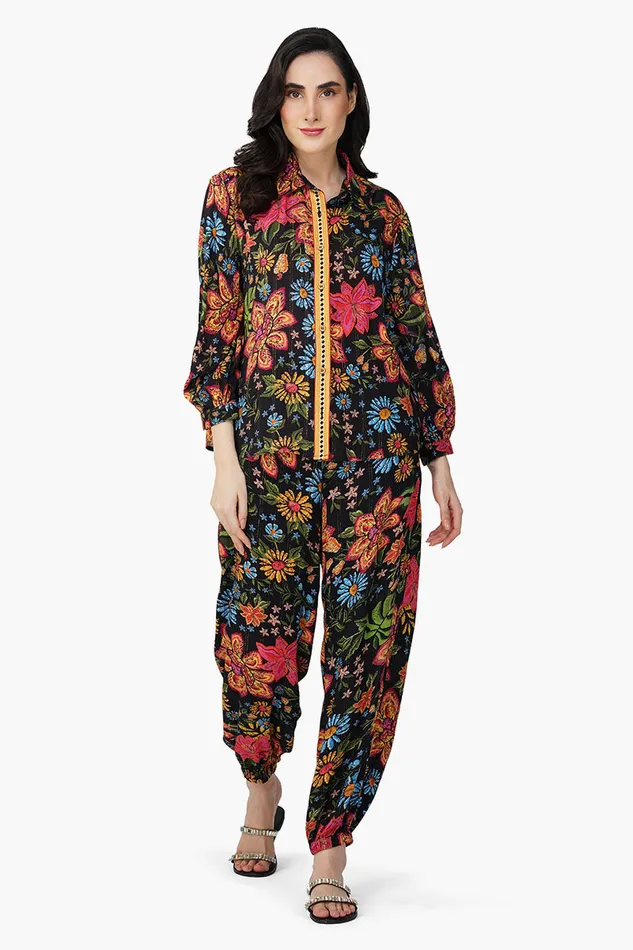 Women America and Beyond Black Multi Floret Pants Pants