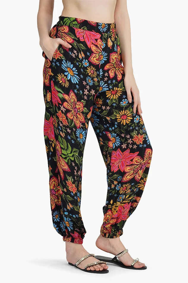 Women America and Beyond Black Multi Floret Pants Pants