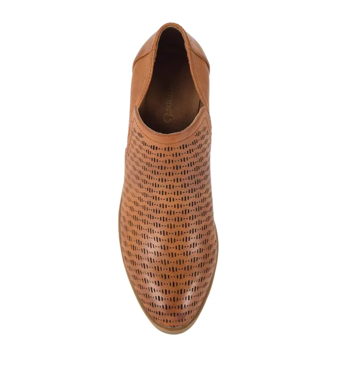 Women Baretraps Booties Slaine Ankle Bootie Cognac