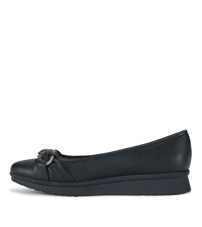 Women Baretraps Flats and Loafers Aurora Flat Black
