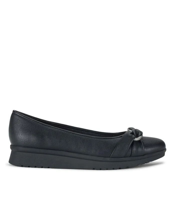 Women Baretraps Flats and Loafers Aurora Flat Black