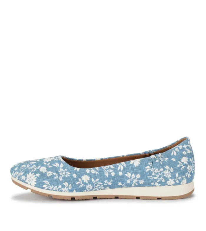 Women Baretraps Flats and Loafers Prim Slip On Bluewhite Flower Canvas