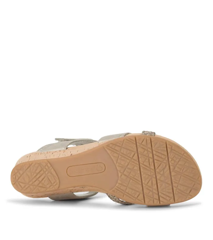 Women Baretraps Wedge Sandals Farah Wedge Sandal Champagne