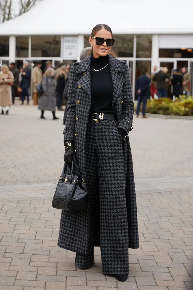 Women In Stock Tailoring Holland Cooper High Waisted Straight Trouser Large Scale Charcoal Houndstooth Women In Stock Tailoring Holland Cooper High Waisted Straight Trouser Large Scale Charcoal Houndstooth