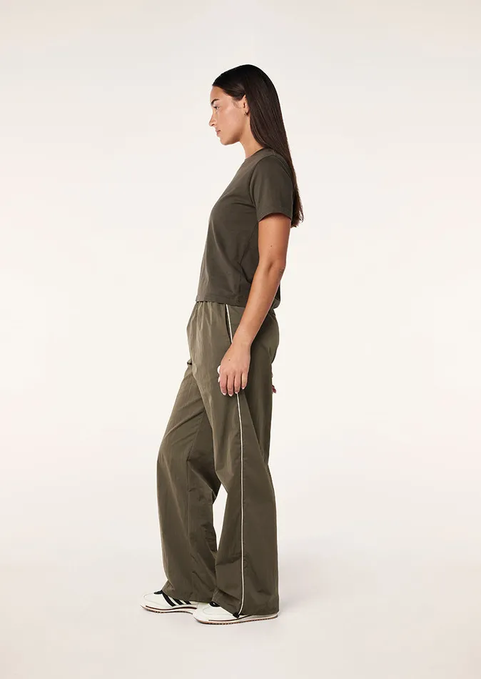 Women Tees PE Nation SHORELINE TEE IN WASHED TARMAC